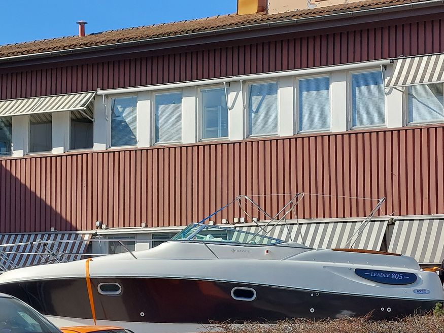 Ni vet väl att vi tar emot era båtar utanför vårt företag här i Täby och mallar upp kapell? 